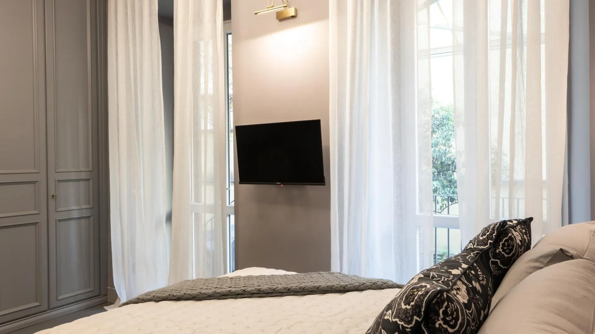 Rome Bridge Apartment