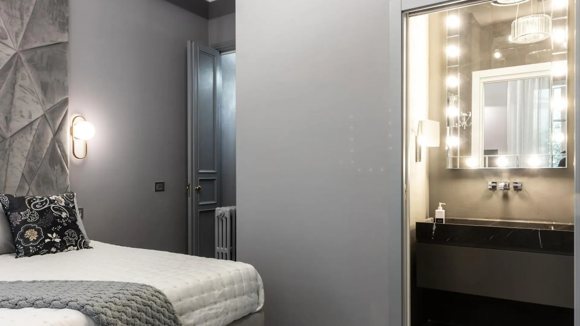 Rome Bridge Apartment