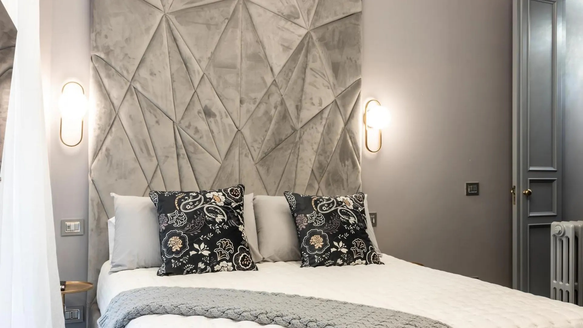 Rome Bridge Apartment