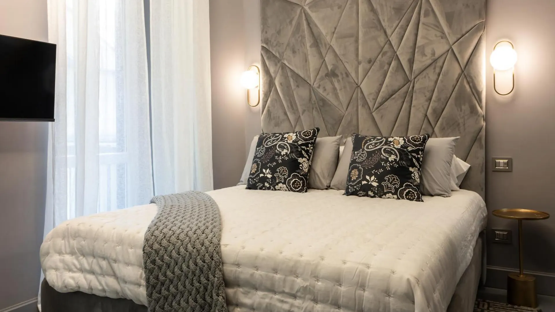 Rome Bridge Apartment
