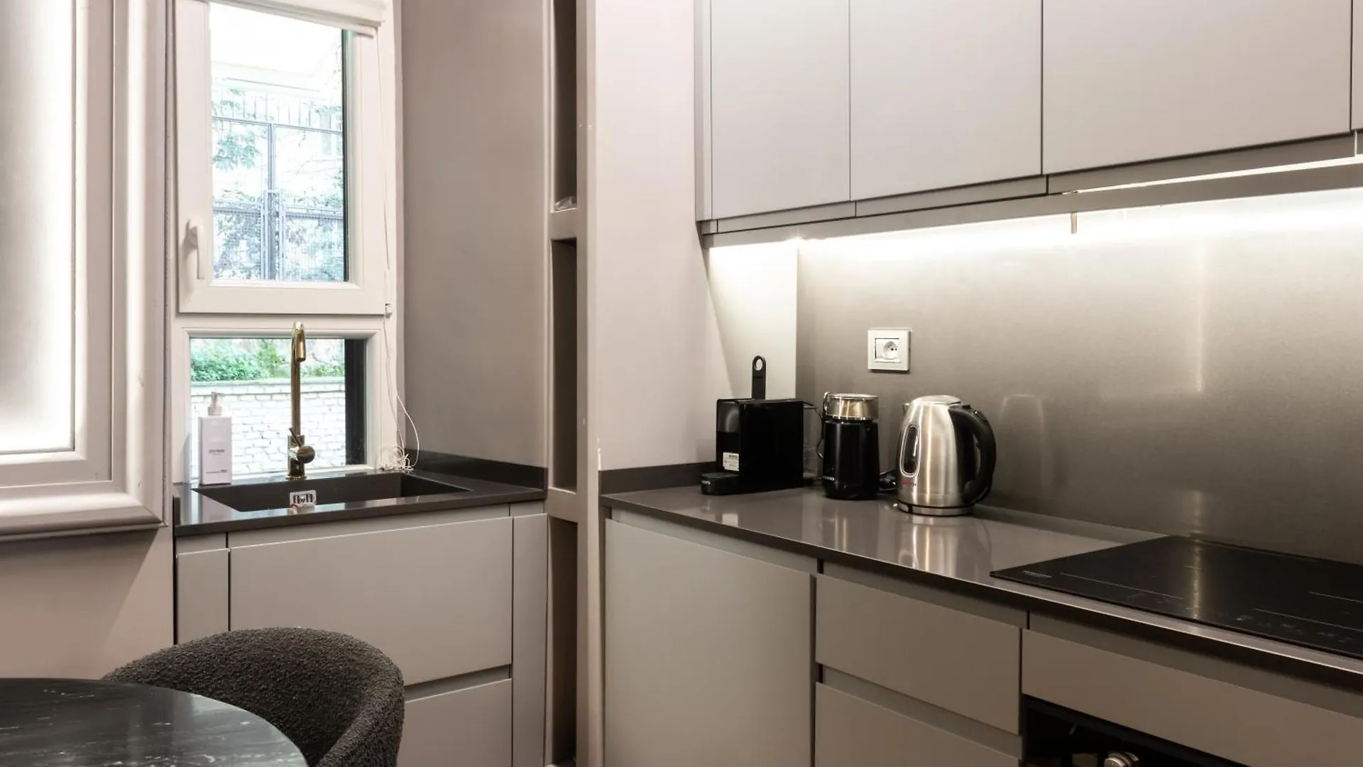 Rome Bridge Apartment